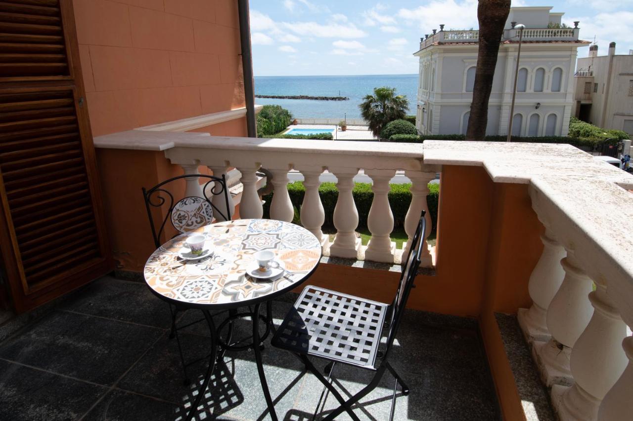 Palazzo Moresco Santa Marinella Extérieur photo