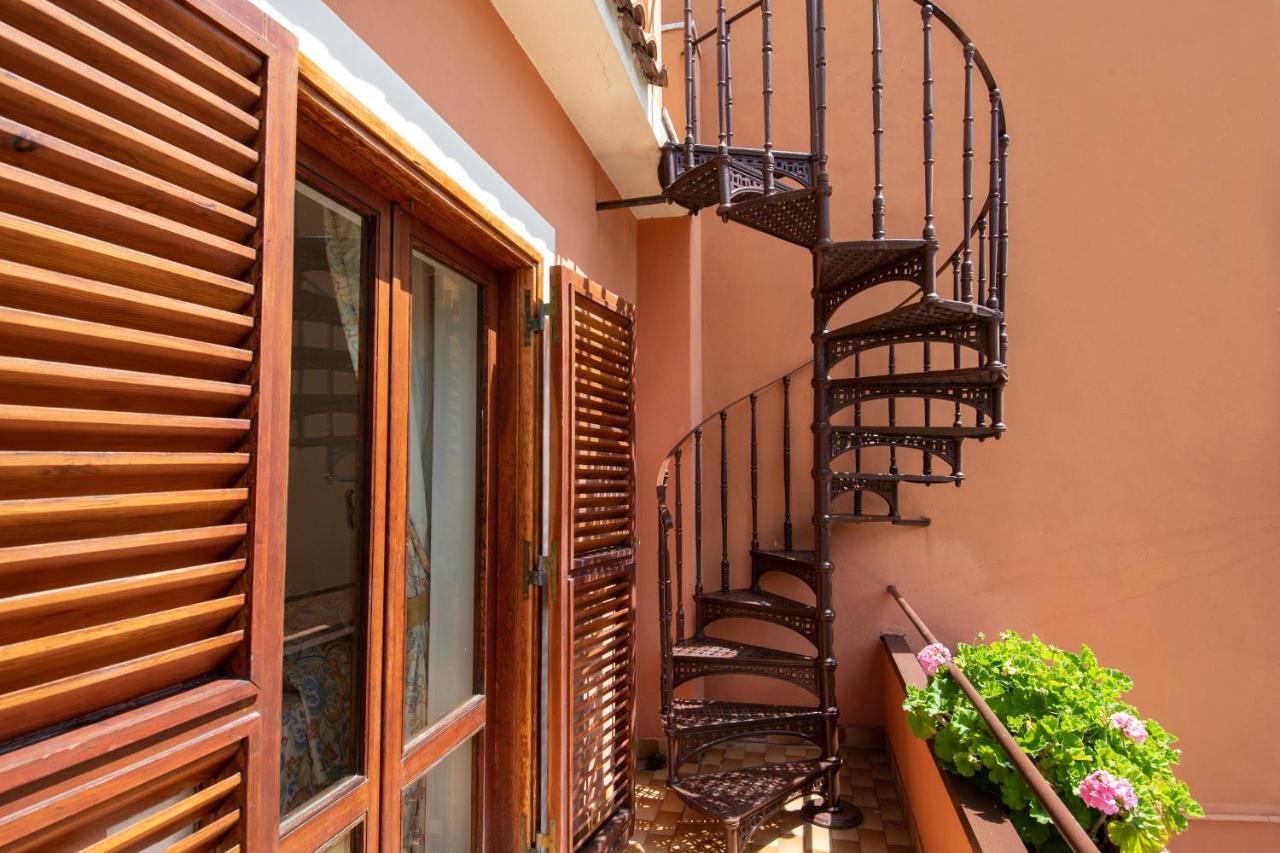 Palazzo Moresco Santa Marinella Extérieur photo